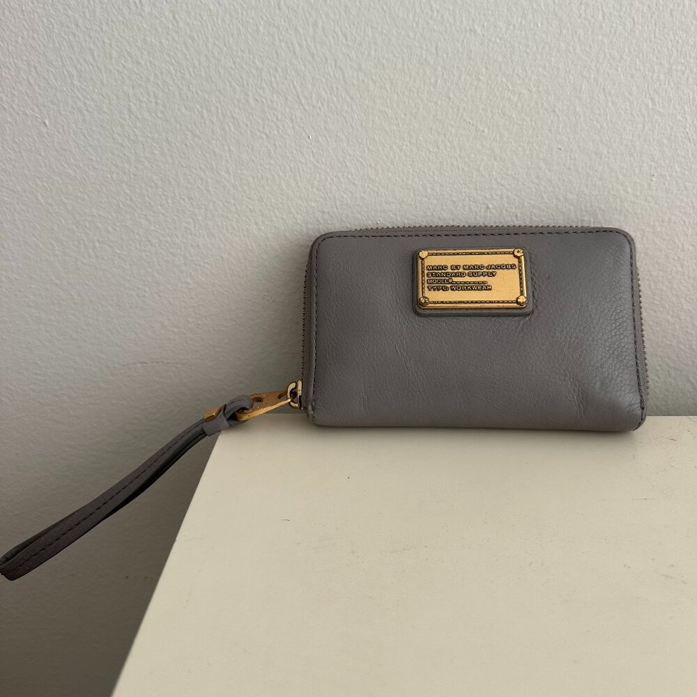 Marc by Marc Jacobs Leather Zip Around Wallet Wristlet - Grey